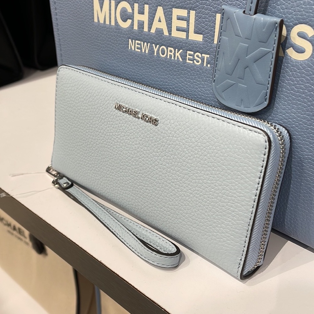 Brand New with Tag authentic Michael Kors Jet Set Travel Large Trvl CONTINENTAL - Picture 13 of 16